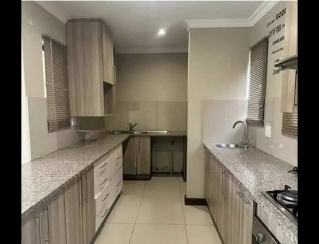 3 BEDROOM TOWNHOUSE FOR SALE IN BEN FLEUR